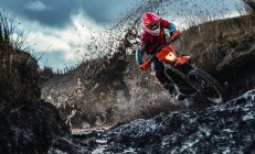 ac米兰体育官网-皮克一锤定音，奥地利狂胜突尼斯展现团队实力