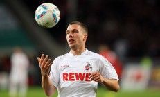 ac米兰下载-逆转奇迹，新疆队翻盘广东队，塔图姆高光表现背后的篮球哲学