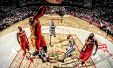 米兰体育下载-逆转的旗帜，鲁德扛起全队，戴维斯杯的温网救赎