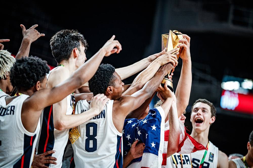 曼联险胜日本，费兰·托雷斯打破历史纪录的简单介绍