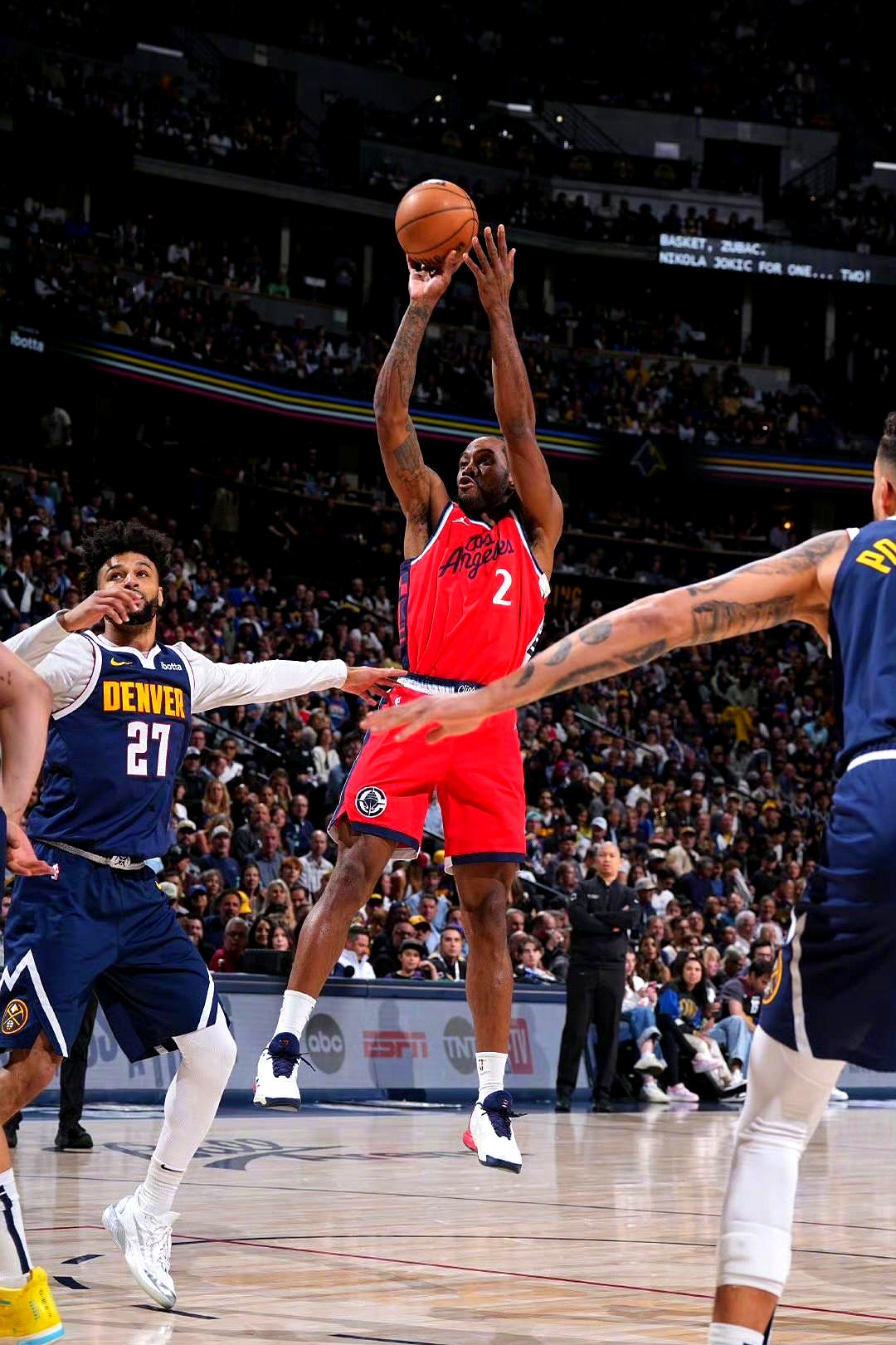 鹈鹕完胜快船，德罗赞点燃赛场的简单介绍