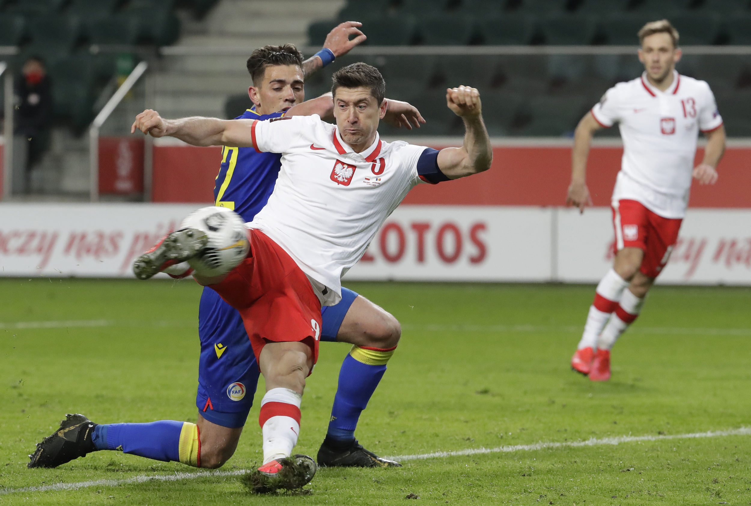 包含波兰队逆转葡萄牙队，王皓状态火热的词条