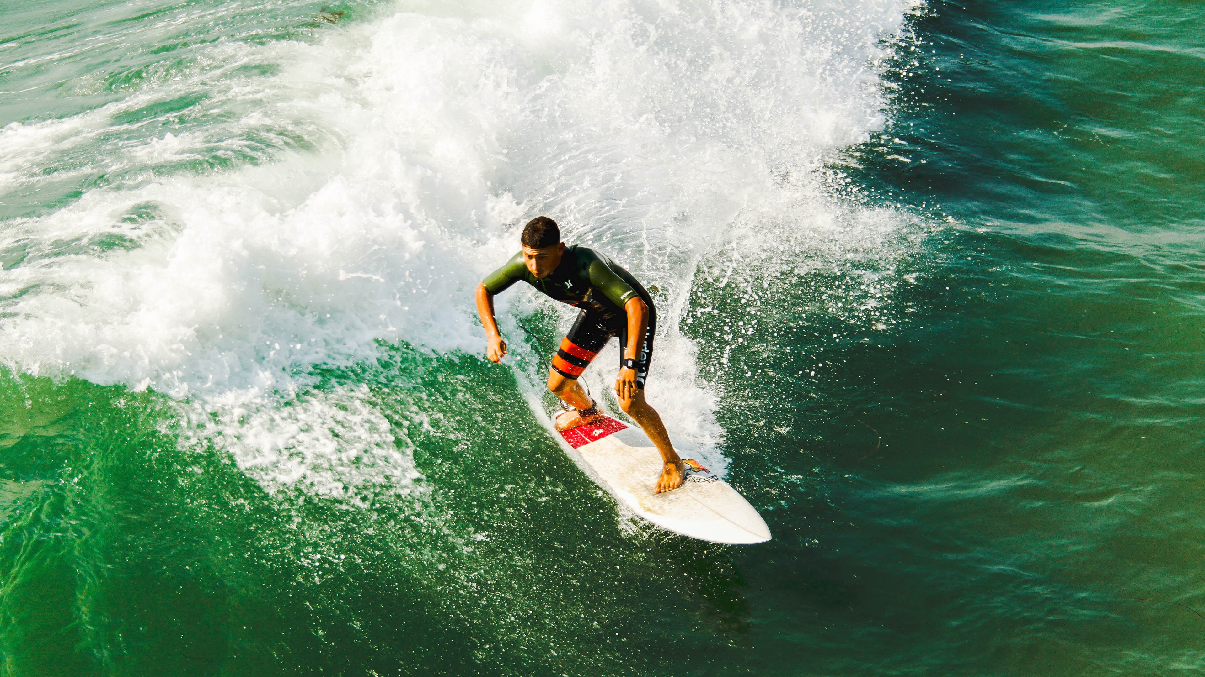 欧冠半决赛焦点战,里昂强行终结巴拉圭,战术纪律铸就经典胜利