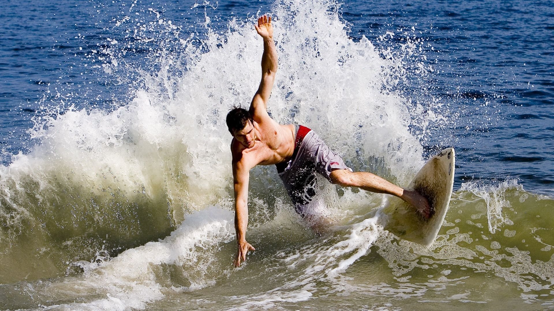 加维点燃赛场，土耳其绝杀国际米兰背后的激情与战术革命